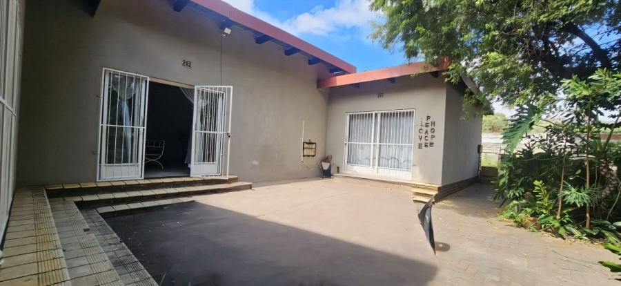 3 Bedroom Property for Sale in Protea Park North West